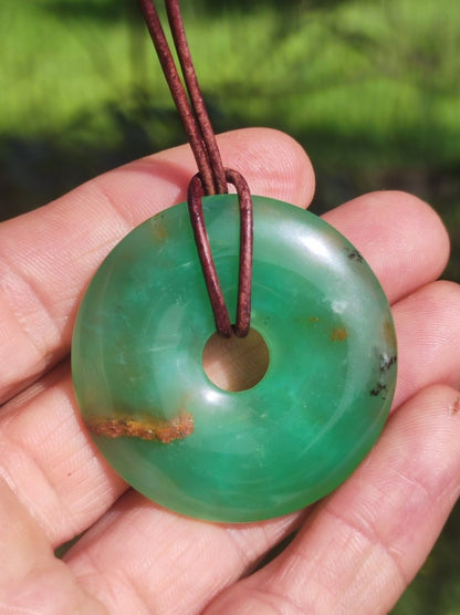 Chrysoprase Edelstein Donut Kette grün Natur GOA Boho Hippie Ethno Schutzsymbol Heilstein Sammler Unikat Mann Frau Er Sie Geschenk Anhänger - Art of Nature Berlin