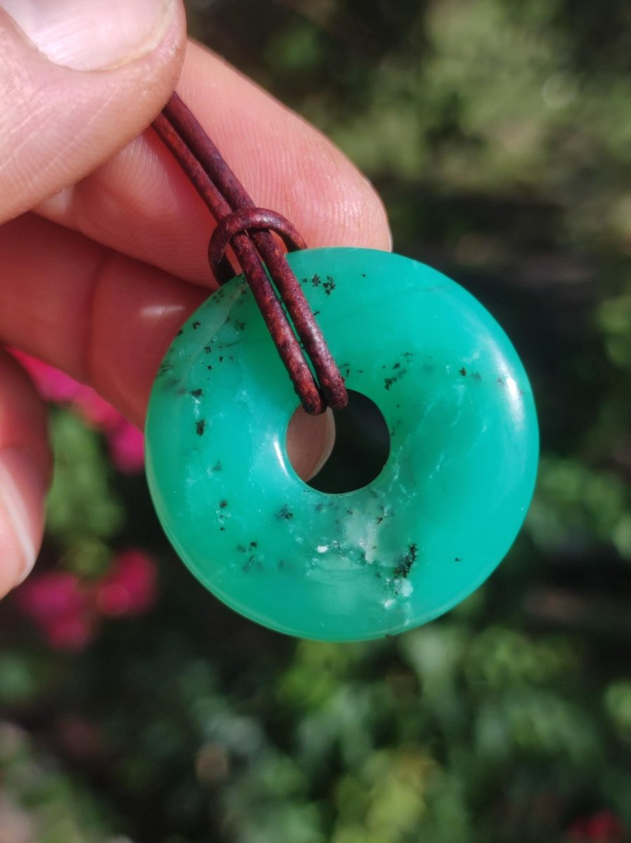 Chrysoprase Edelstein Donut Kette grün Natur GOA Boho Hippie Ethno Schutzsymbol Heilstein Sammler Unikat Mann Frau Er Sie Geschenk Anhänger - Art of Nature Berlin