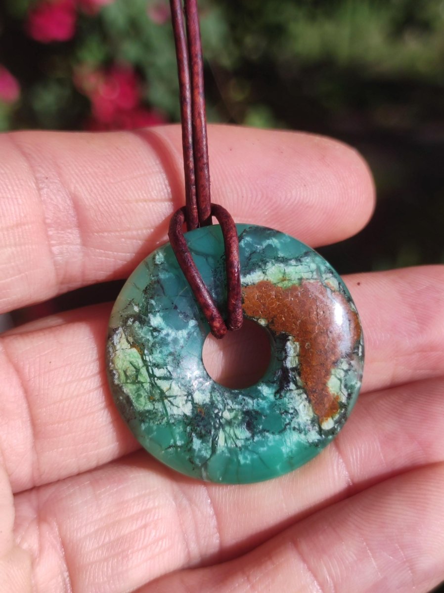 Chrysoprase Edelstein Donut Kette grün Natur GOA Boho Hippie Ethno Schutzsymbol Heilstein Sammler Unikat Mann Frau Er Sie Geschenk Anhänger - Art of Nature Berlin