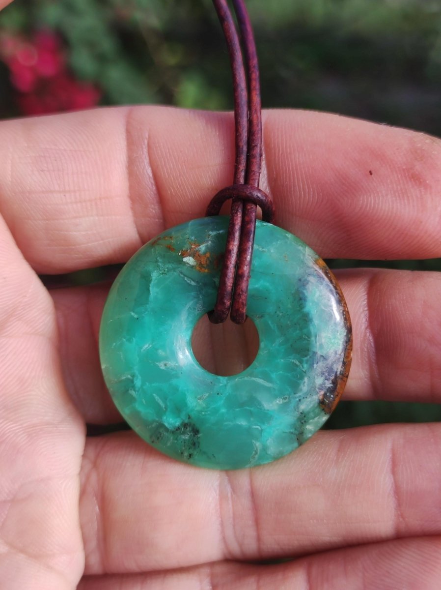 Chrysoprase Edelstein Donut Kette grün Natur GOA Boho Hippie Ethno Schutzsymbol Heilstein Sammler Unikat Mann Frau Er Sie Geschenk Anhänger - Art of Nature Berlin