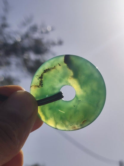 Chrysoprase Edelstein Donut Kette grün Natur GOA Boho Hippie Ethno Schutzsymbol Heilstein Sammler Unikat Mann Frau Er Sie Geschenk Anhänger - Art of Nature Berlin