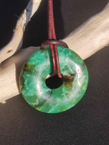 Chrysoprase Edelstein Donut Kette grün Natur GOA Boho Hippie Ethno Schutzsymbol Heilstein Sammler Unikat Mann Frau Er Sie Geschenk Anhänger - Art of Nature Berlin