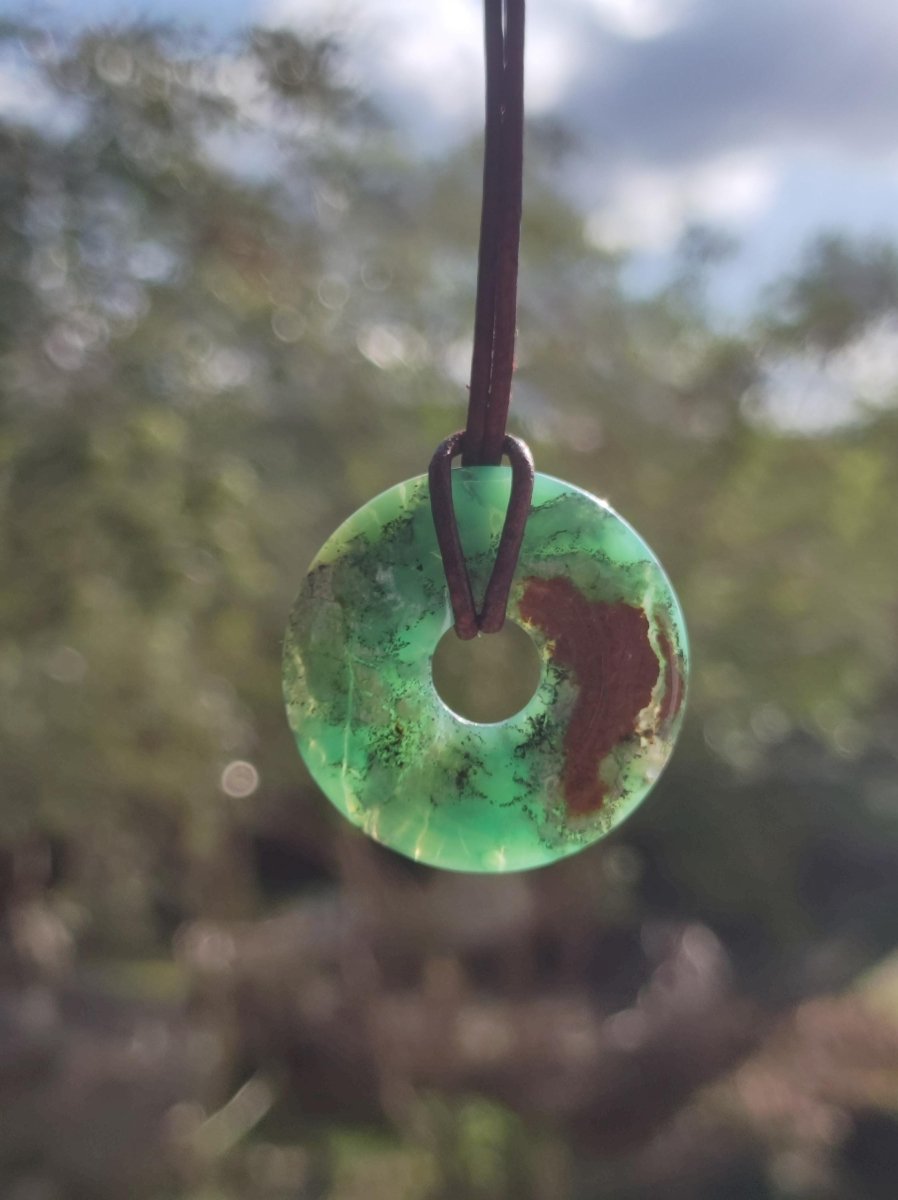 Chrysoprase Edelstein Donut Kette grün Natur GOA Boho Hippie Ethno Schutzsymbol Heilstein Sammler Unikat Mann Frau Er Sie Geschenk Anhänger - Art of Nature Berlin