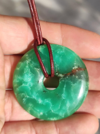 Chrysoprase Edelstein Donut Kette grün Natur GOA Boho Hippie Ethno Schutzsymbol Heilstein Sammler Unikat Mann Frau Er Sie Geschenk Anhänger - Art of Nature Berlin