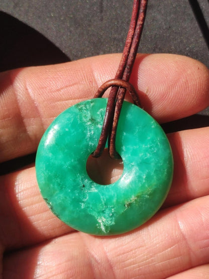 Chrysoprase Edelstein Donut Kette grün Natur GOA Boho Hippie Ethno Schutzsymbol Heilstein Sammler Unikat Mann Frau Er Sie Geschenk Anhänger - Art of Nature Berlin