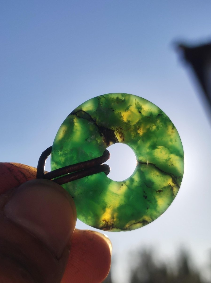 Chrysoprase Edelstein Donut Kette grün Natur GOA Boho Hippie Ethno Schutzsymbol Heilstein Sammler Unikat Mann Frau Er Sie Geschenk Anhänger - Art of Nature Berlin