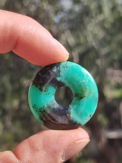 Chrysoprase Edelstein Donut Kette grün Natur GOA Boho Hippie Ethno Schutzsymbol Heilstein Sammler Unikat Mann Frau Er Sie Geschenk Anhänger - Art of Nature Berlin