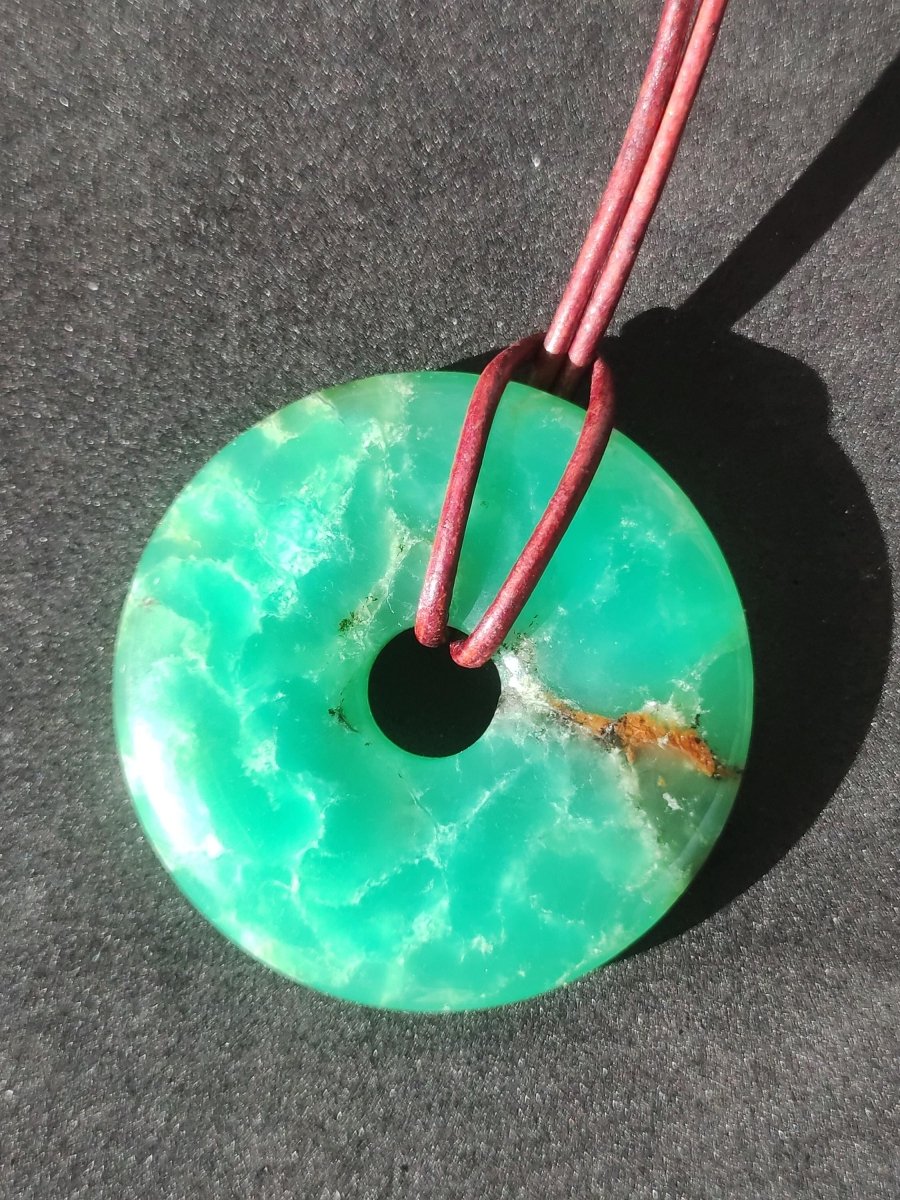 Chrysoprase Edelstein Donut Kette grün Natur GOA Boho Hippie Ethno Schutzsymbol Heilstein Sammler Unikat Mann Frau Er Sie Geschenk Anhänger - Art of Nature Berlin