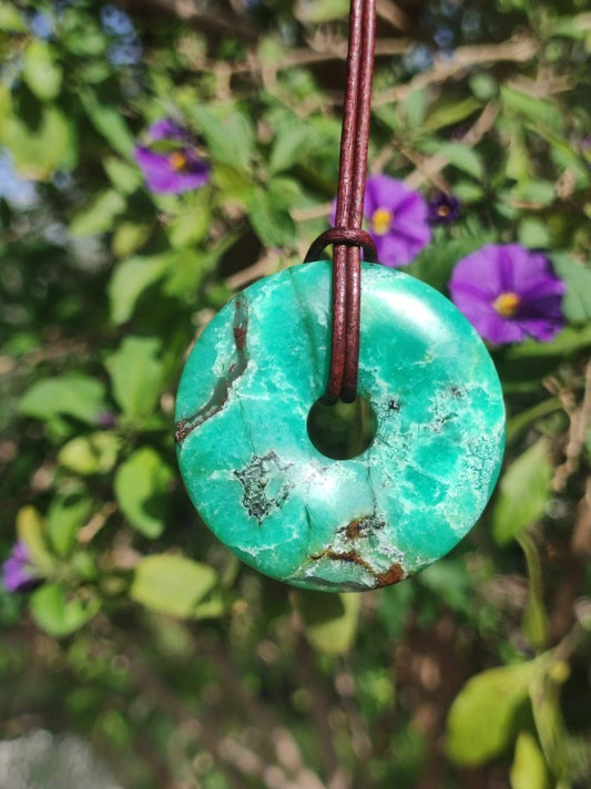 Chrysoprase Edelstein Donut Kette grün Natur GOA Boho Hippie Ethno Schutzsymbol Heilstein Sammler Unikat Mann Frau Er Sie Geschenk Anhänger - Art of Nature Berlin