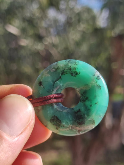 Chrysoprase Edelstein Donut Kette grün Natur GOA Boho Hippie Ethno Schutzsymbol Heilstein Sammler Unikat Mann Frau Er Sie Geschenk Anhänger - Art of Nature Berlin