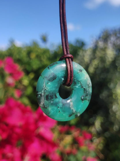 Chrysoprase Edelstein Donut Kette grün Natur GOA Boho Hippie Ethno Schutzsymbol Heilstein Sammler Unikat Mann Frau Er Sie Geschenk Anhänger - Art of Nature Berlin
