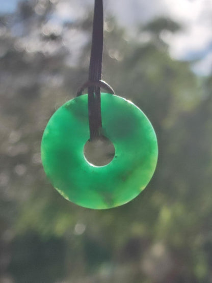 Chrysoprase Edelstein Donut Kette grün Natur GOA Boho Hippie Ethno Schutzsymbol Heilstein Sammler Unikat Mann Frau Er Sie Geschenk Anhänger - Art of Nature Berlin