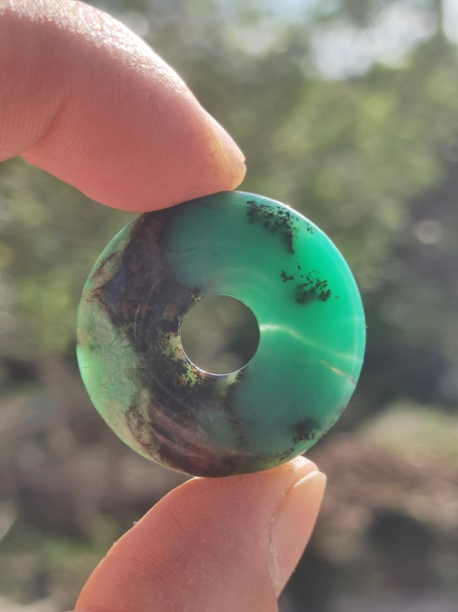 Chrysoprase Edelstein Donut Kette grün Natur GOA Boho Hippie Ethno Schutzsymbol Heilstein Sammler Unikat Mann Frau Er Sie Geschenk Anhänger - Art of Nature Berlin