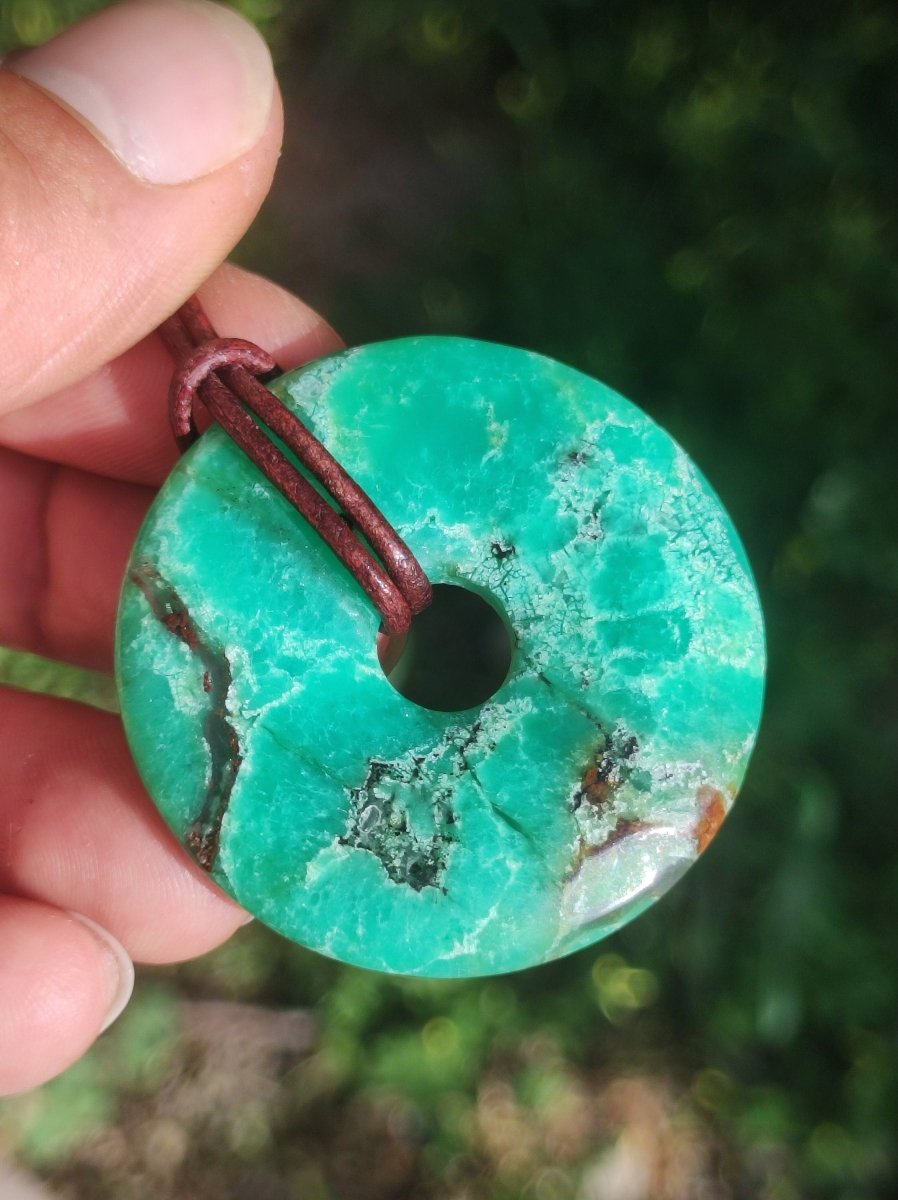 Chrysoprase Edelstein Donut Kette grün Natur GOA Boho Hippie Ethno Schutzsymbol Heilstein Sammler Unikat Mann Frau Er Sie Geschenk Anhänger - Art of Nature Berlin