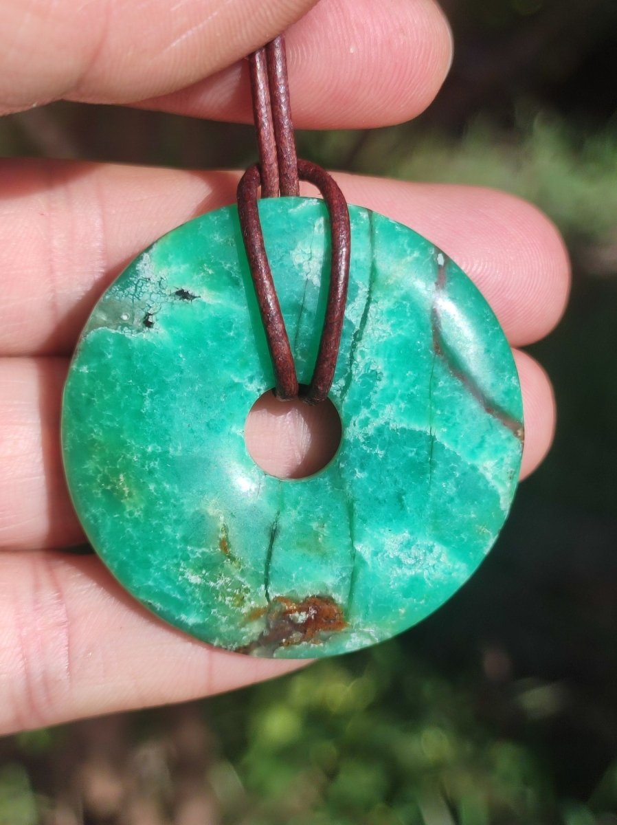 Chrysoprase Edelstein Donut Kette grün Natur GOA Boho Hippie Ethno Schutzsymbol Heilstein Sammler Unikat Mann Frau Er Sie Geschenk Anhänger - Art of Nature Berlin