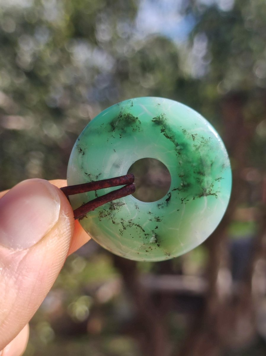 Chrysoprase Edelstein Donut Kette grün Natur GOA Boho Hippie Ethno Schutzsymbol Heilstein Sammler Unikat Mann Frau Er Sie Geschenk Anhänger - Art of Nature Berlin