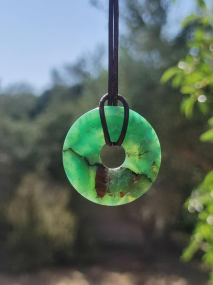 Chrysoprase - Edelstein Kette Donut grün Natur GOA Boho Hippie Ethno Schutz Heilstein Sammler Unikat Mann Frau Er Sie Geschenk Anhänger - Art of Nature Berlin