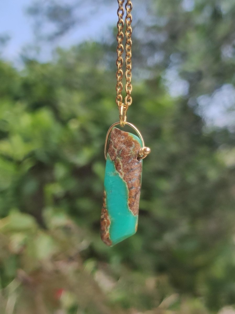 Chrysoprase Edelstein Kette grün golden lang Natur GOA Boho Hippie Ethno Schutz Heilstein Sammler Unikat Mann Frau Er Sie Geschenk Anhänger - Art of Nature Berlin