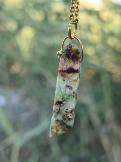 Chrysoprase Edelstein Kette HIPPIE GOA Boho Ethno Natur Donut Schutzsymbol Heilstein Rarität grün Anhänger lang - Art of Nature Berlin