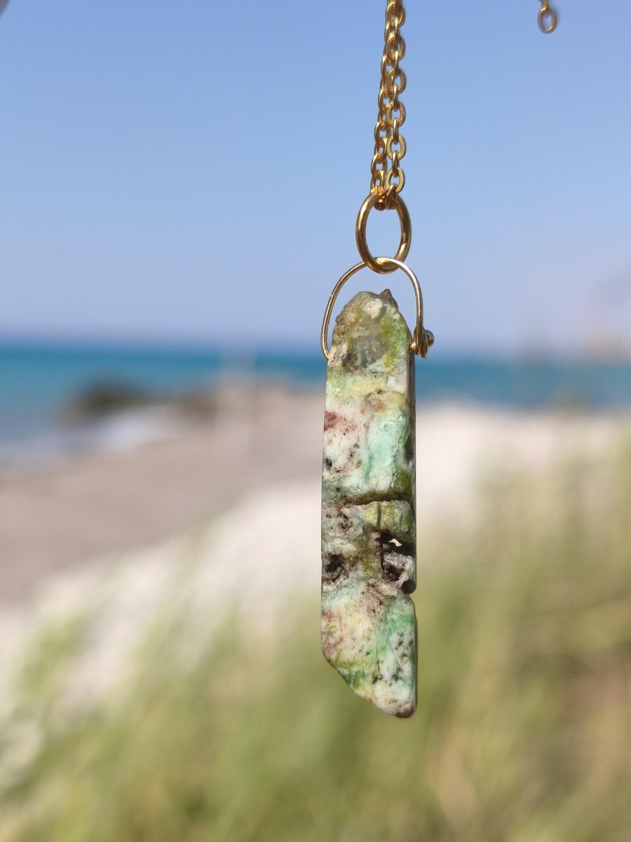 Chrysoprase Edelstein Kette HIPPIE GOA Boho Ethno Natur Donut Schutzsymbol Heilstein Rarität grün Anhänger lang - Art of Nature Berlin