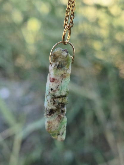 Chrysoprase Edelstein Kette HIPPIE GOA Boho Ethno Natur Donut Schutzsymbol Heilstein Rarität grün Anhänger lang - Art of Nature Berlin