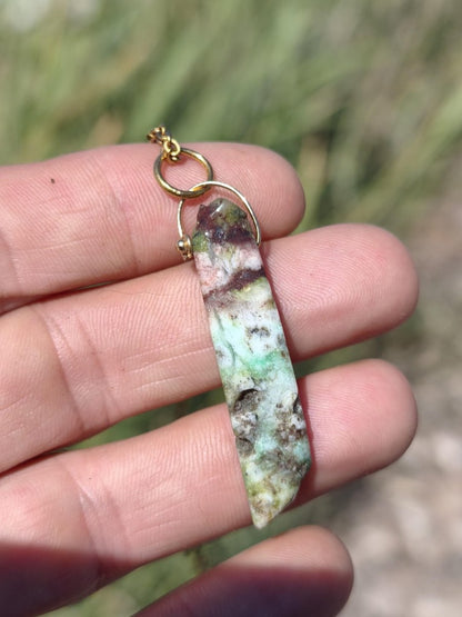 Chrysoprase Edelstein Kette HIPPIE GOA Boho Ethno Natur Donut Schutzsymbol Heilstein Rarität grün Anhänger lang - Art of Nature Berlin