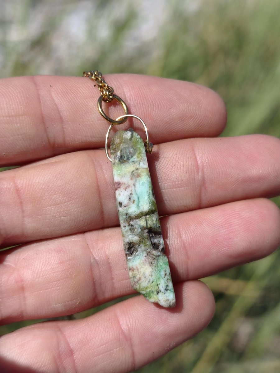 Chrysoprase Edelstein Kette HIPPIE GOA Boho Ethno Natur Donut Schutzsymbol Heilstein Rarität grün Anhänger lang - Art of Nature Berlin