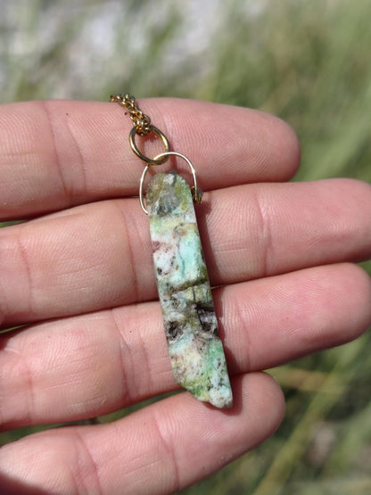 Chrysoprase Edelstein Kette HIPPIE GOA Boho Ethno Natur Donut Schutzsymbol Heilstein Rarität grün Anhänger lang - Art of Nature Berlin