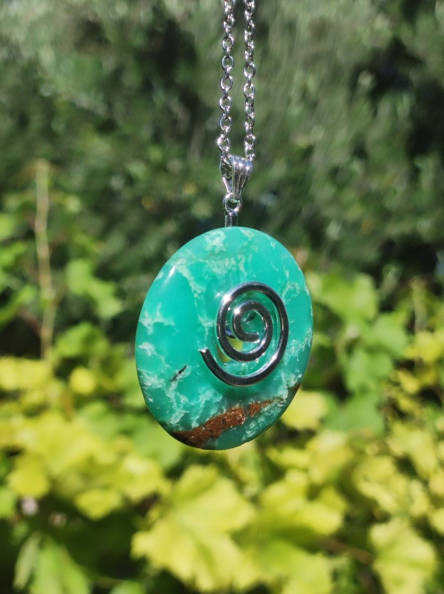 Chrysoprase ~ Edelstein Kette mit Donuthalter HIPPIE GOA Boho Ethno Natur Donut Schutzsymbol Heilstein Rarität grün Anhänger rund - Art of Nature Berlin