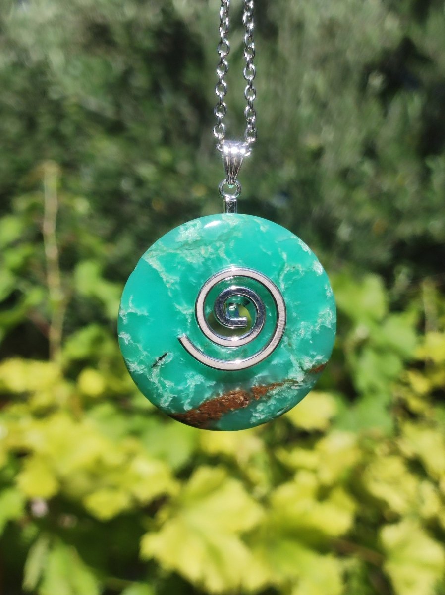 Chrysoprase ~ Edelstein Kette mit Donuthalter HIPPIE GOA Boho Ethno Natur Donut Schutzsymbol Heilstein Rarität grün Anhänger rund - Art of Nature Berlin