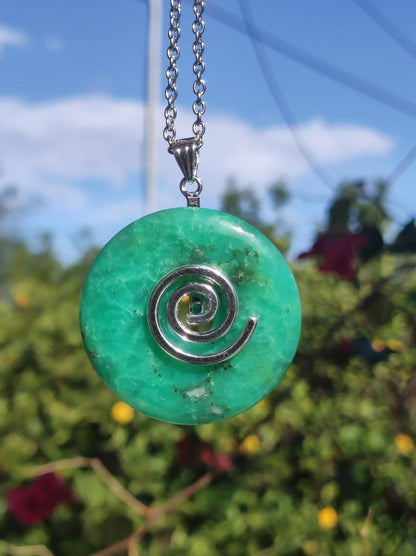 Chrysoprase ~ Edelstein Kette mit Donuthalter HIPPIE GOA Boho Ethno Natur Donut Schutzsymbol Heilstein Rarität grün Anhänger rund - Art of Nature Berlin