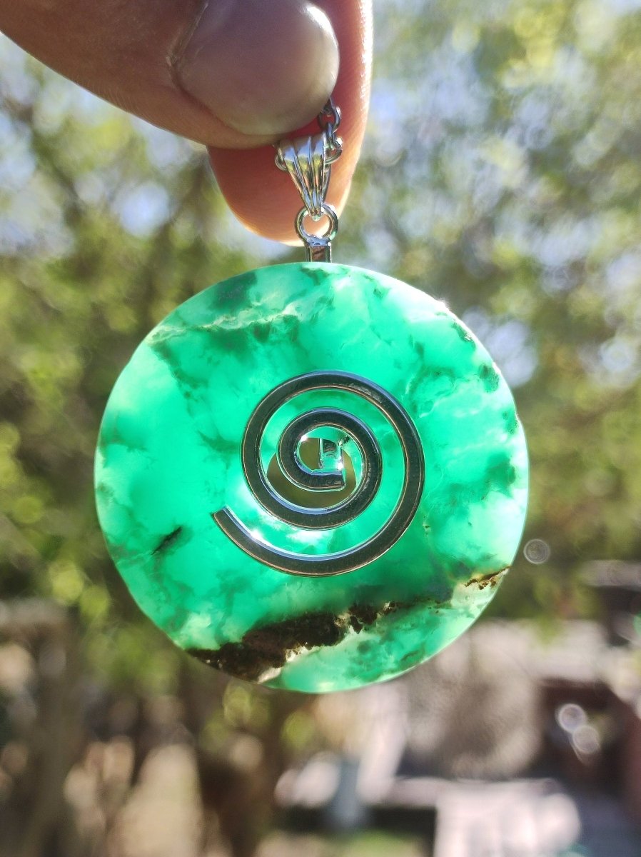 Chrysoprase ~ Edelstein Kette mit Donuthalter HIPPIE GOA Boho Ethno Natur Donut Schutzsymbol Heilstein Rarität grün Anhänger rund - Art of Nature Berlin