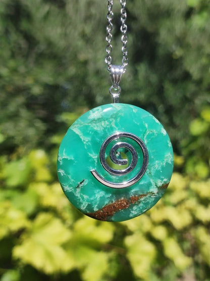 Chrysoprase ~ Edelstein Kette mit Donuthalter HIPPIE GOA Boho Ethno Natur Donut Schutzsymbol Heilstein Rarität grün Anhänger rund - Art of Nature Berlin