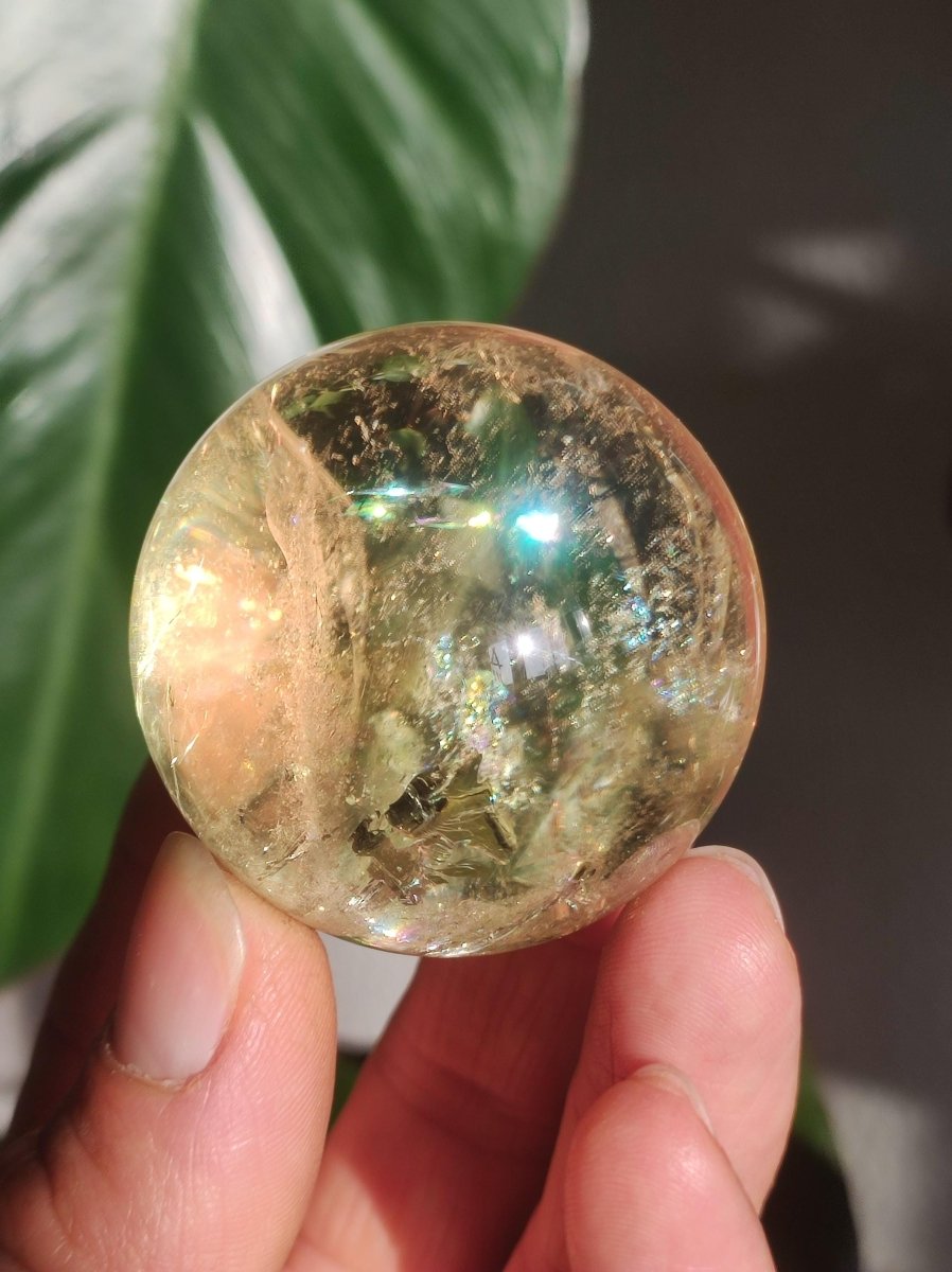 Citrin A ~ Magische Edelstein Kugel Massage & Deko Sphere Kristall Geschenk Meditation Heilstein Natur gelb klar transparent - Art of Nature Berlin