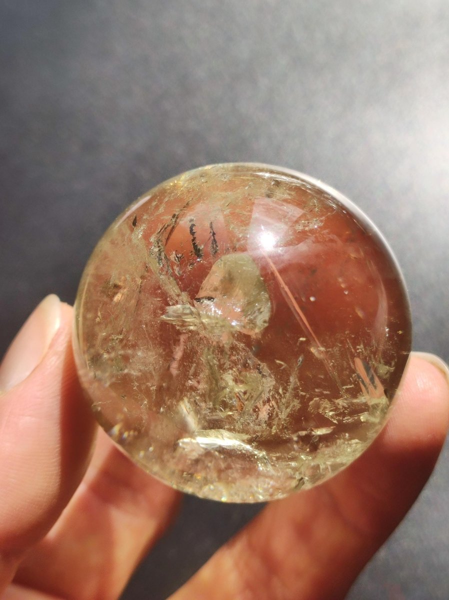 Citrin A ~ Magische Edelstein Kugel Massage & Deko Sphere Kristall Geschenk Meditation Heilstein Natur gelb klar transparent - Art of Nature Berlin