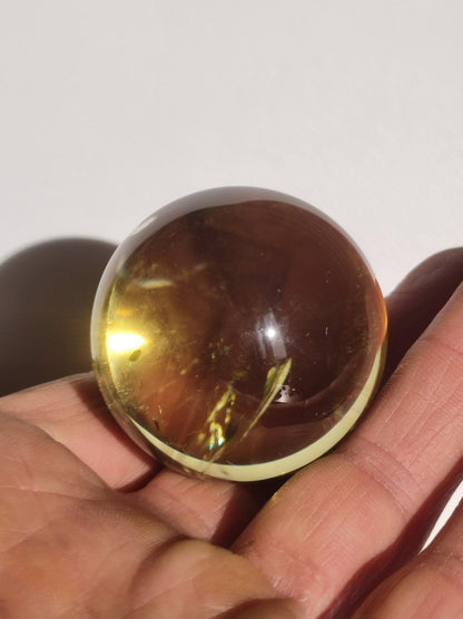 Citrin A ~ Magische Edelstein Kugel Massage & Deko Sphere Kristall Geschenk Meditation Heilstein Natur gelb klar transparent - Art of Nature Berlin