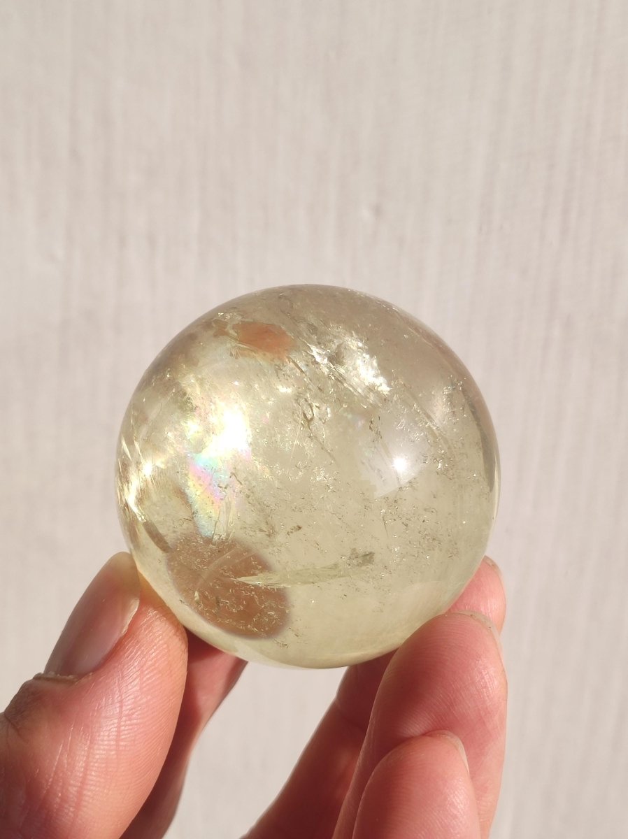 Citrin A ~ Magische Edelstein Kugel Massage & Deko Sphere Kristall Geschenk Meditation Heilstein Natur gelb klar transparent - Art of Nature Berlin