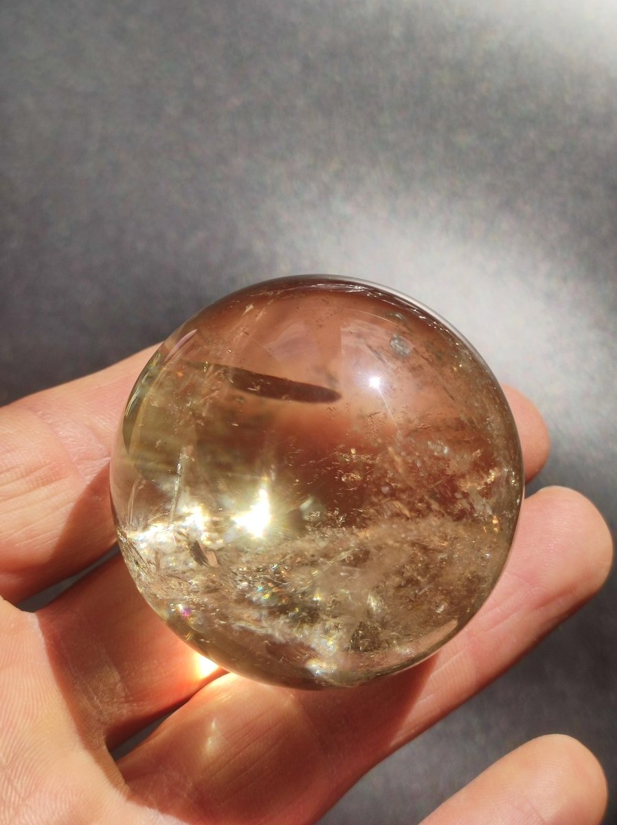 Citrin A ~ Magische Edelstein Kugel Massage & Deko Sphere Kristall Geschenk Meditation Heilstein Natur gelb klar transparent - Art of Nature Berlin
