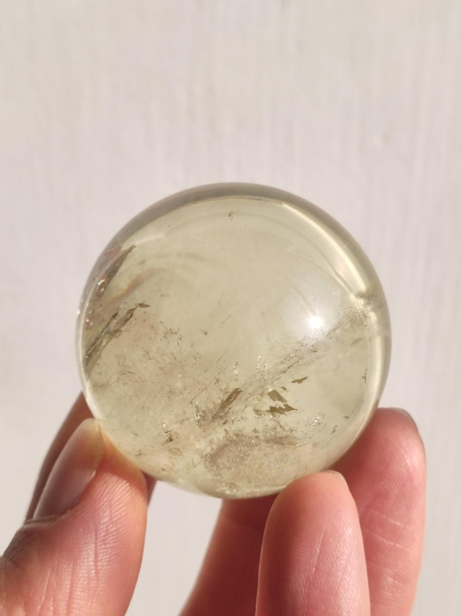 Citrin A ~ Magische Edelstein Kugel Massage & Deko Sphere Kristall Geschenk Meditation Heilstein Natur gelb klar transparent - Art of Nature Berlin