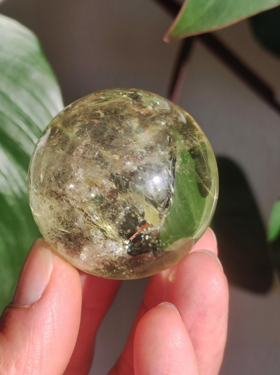 Citrin A ~ Magische Edelstein Kugel Massage & Deko Sphere Kristall Geschenk Meditation Heilstein Natur gelb klar transparent - Art of Nature Berlin
