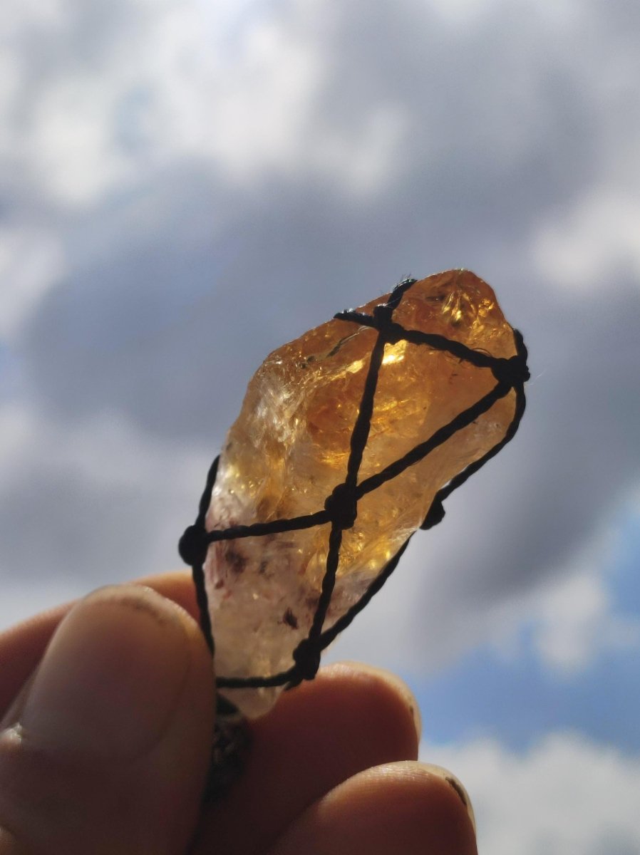 Citrin Spitze ~ Makramee Edelstein Kette gelb Heilstein roh Kristall Geschenk Er Sie Freundin Mutter HIPPIE GOA Boho Ethno Natur Vintage - Art of Nature Berlin