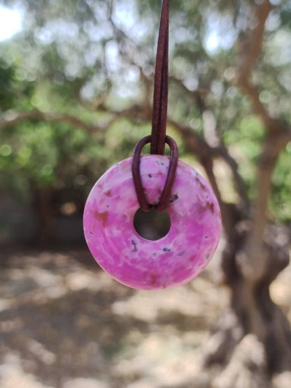 Cobalt Calcit Kobaltcalcit Schutz Donut Edelstein Kette pink rosa Natur Heilstein Rarität Frau Geschenk Sammler Energie Kraft Ruhe Glück - Art of Nature Berlin