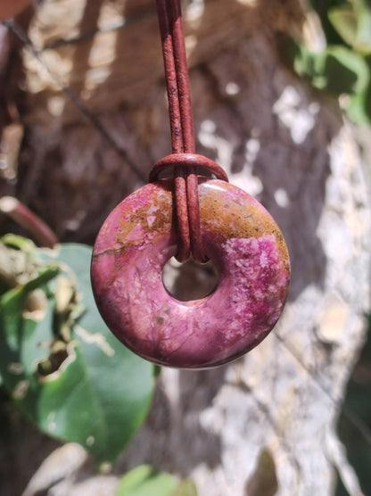 Cobalt Calcit Kobaltcalcit Schutz Donut Edelstein Kette pink rosa Natur Heilstein Rarität Frau Geschenk Sammler Energie Kraft Ruhe Glück - Art of Nature Berlin