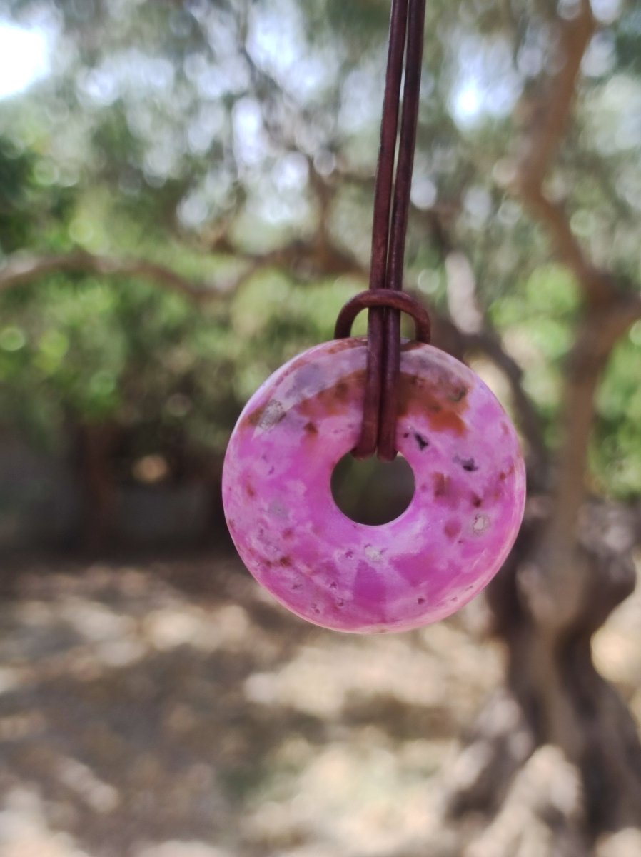 Cobalt Calcit Kobaltcalcit Schutz Donut Edelstein Kette pink rosa Natur Heilstein Rarität Frau Geschenk Sammler Energie Kraft Ruhe Glück - Art of Nature Berlin