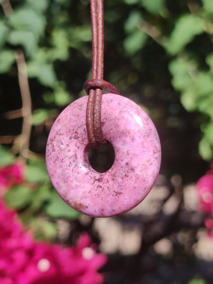 Cobalt Calcit Kobaltcalcit Schutz Donut Edelstein Kette pink rosa Natur Heilstein Rarität Frau Geschenk Sammler Energie Kraft Ruhe Glück - Art of Nature Berlin
