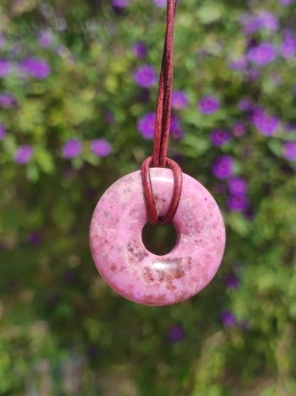 Cobalt Calcit Kobaltcalcit Schutz Donut Edelstein Kette pink rosa Natur Heilstein Rarität Frau Geschenk Sammler Energie Kraft Ruhe Glück - Art of Nature Berlin