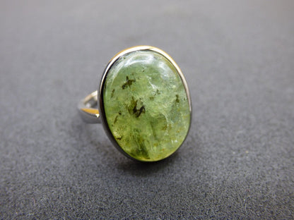 Cyanit grün - 925 Silber Ring Größenverstellbar Edelstein facettiert Schliff Natur Heilstein Rarität Hochwertig Edel Geschenk Frau Freundin - Art of Nature Berlin