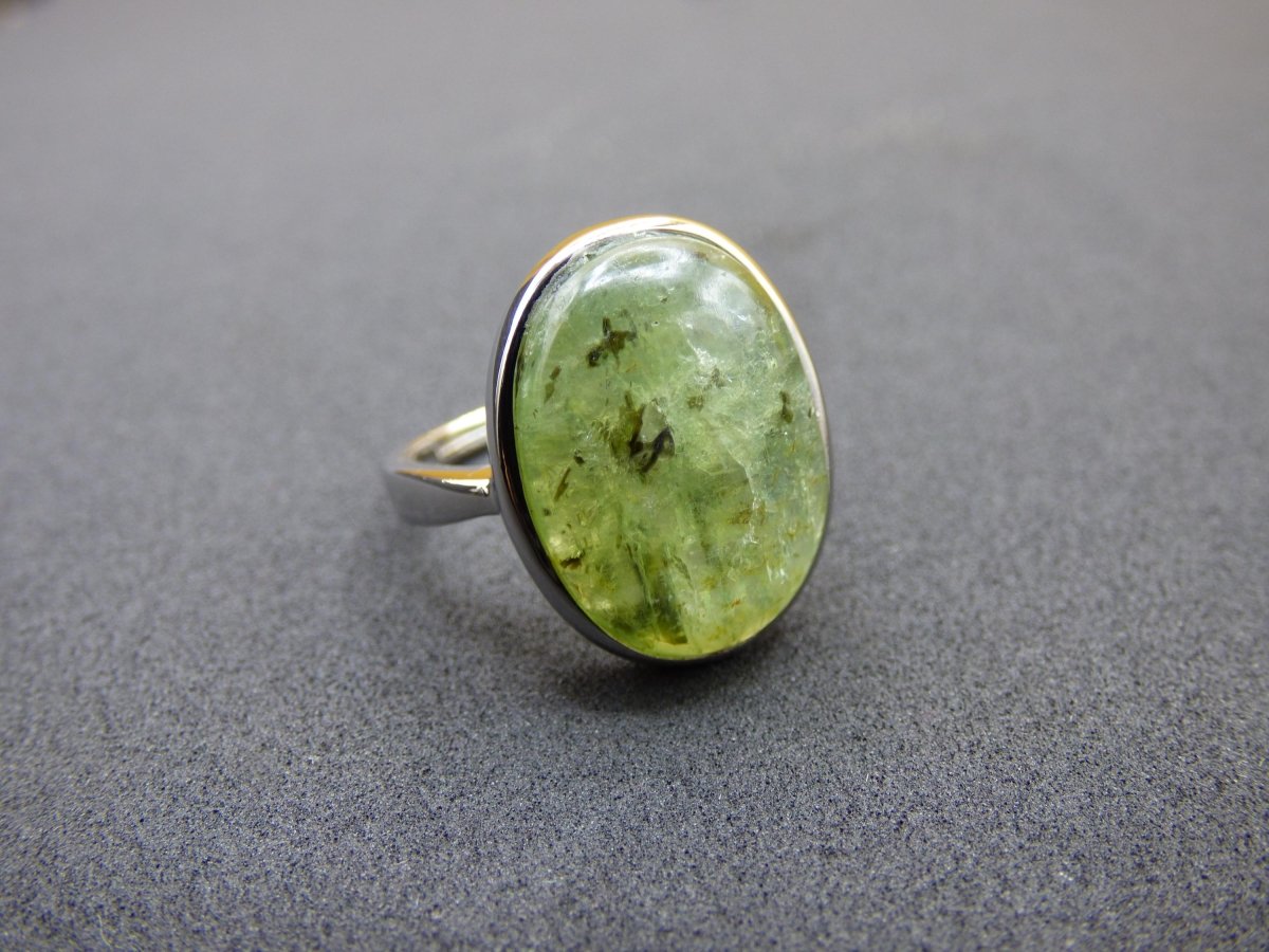 Cyanit grün - 925 Silber Ring Größenverstellbar Edelstein facettiert Schliff Natur Heilstein Rarität Hochwertig Edel Geschenk Frau Freundin - Art of Nature Berlin