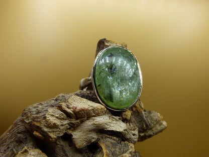 Cyanit grün - 925 Silber Ring Größenverstellbar Edelstein facettiert Schliff Natur Heilstein Rarität Hochwertig Edel Geschenk Frau Freundin - Art of Nature Berlin