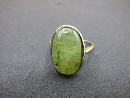 Cyanit grün - 925 Silber Ring Größenverstellbar Edelstein facettiert Schliff Natur Heilstein Rarität Hochwertig Edel Geschenk Frau Freundin - Art of Nature Berlin